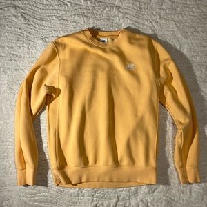 Unisex Nike crewneck sweatshirt. Light orange/peach. Size Small